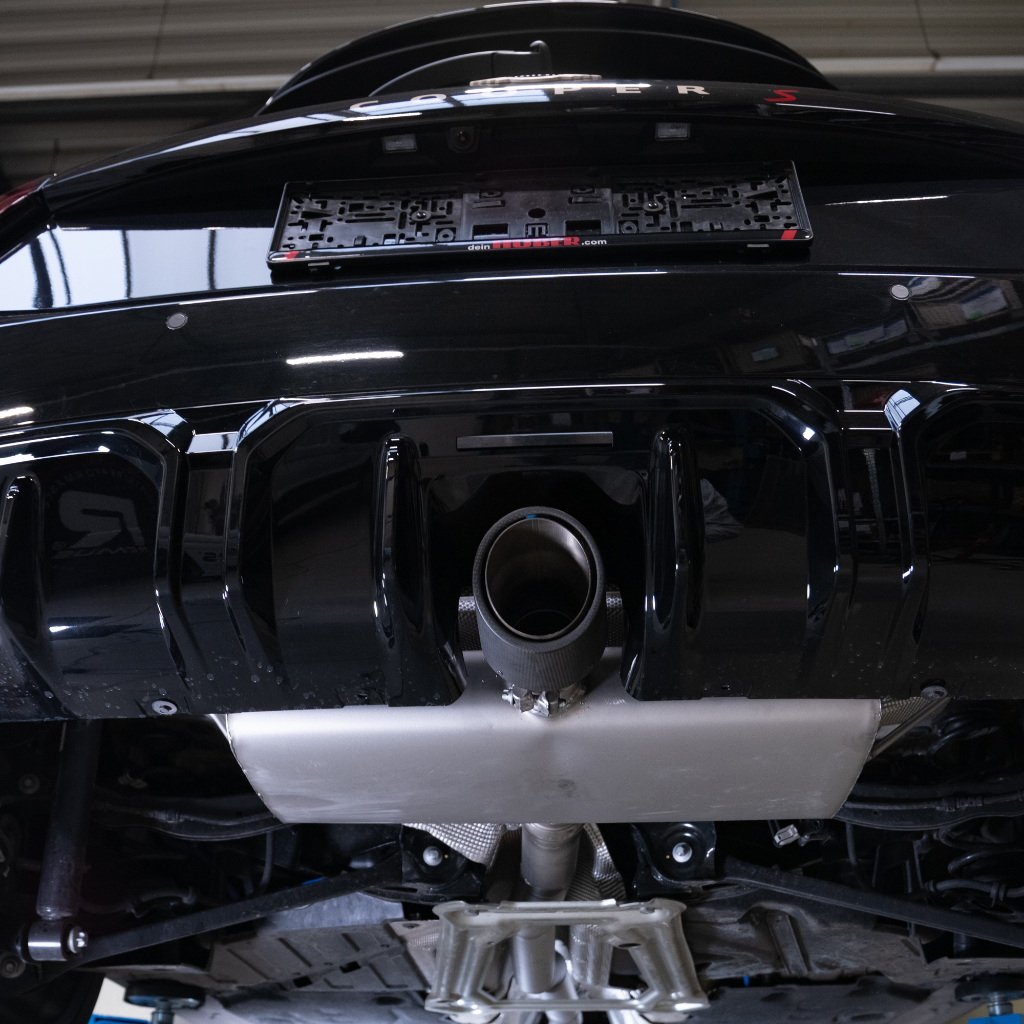 Sistema di scarico sportivo omologato Remus a partire dal catalizzatore per MINI Typ(e) F66 2.0l Turbo 150kW 2024=> (B48A, con FAP)